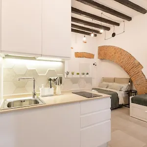  Appartamento Bricks & Beams In The Key Area Of